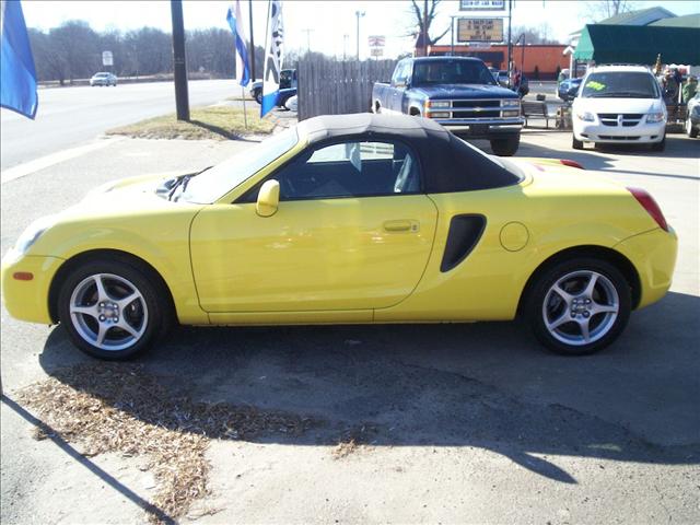 Toyota MR2 Spyder Base Convertible