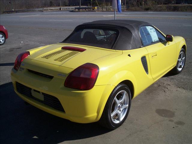 Toyota MR2 Spyder 2001 photo 2