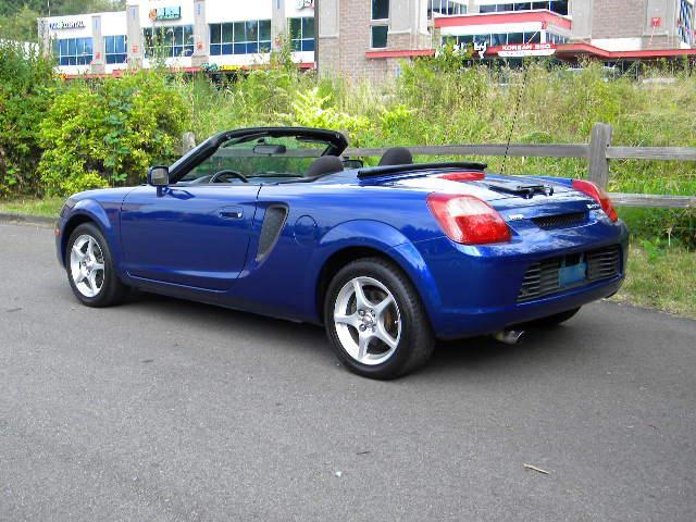 Toyota MR2 Spyder 2001 photo 2