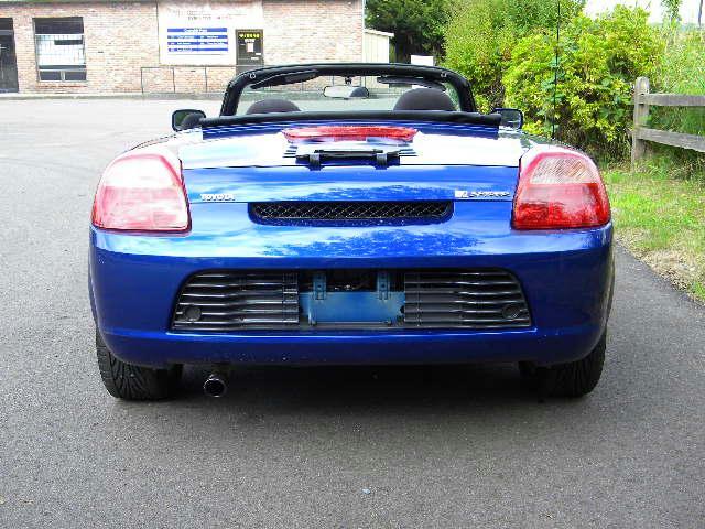 Toyota MR2 Spyder 2001 photo 3