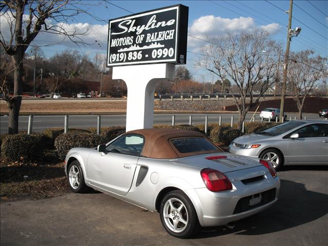 Toyota MR2 Spyder 2001 photo 2