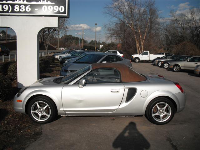 Toyota MR2 Spyder 2001 photo 5