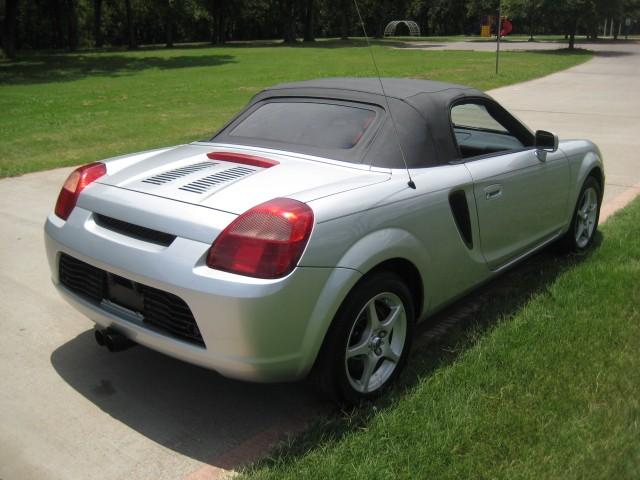 Toyota MR2 Spyder 2002 photo 3