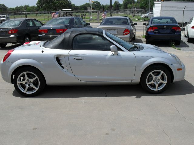 Toyota MR2 Spyder 2004 photo 3