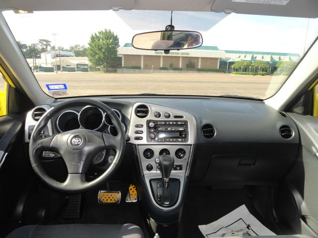 Toyota Matrix 2004 photo 12