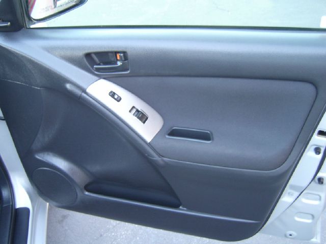 Toyota Matrix 2005 photo 14