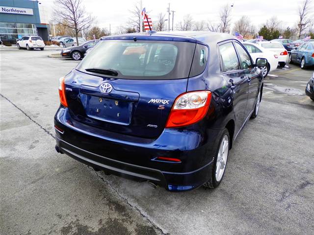 Toyota Matrix 2WD 4dr V6 SE Unspecified