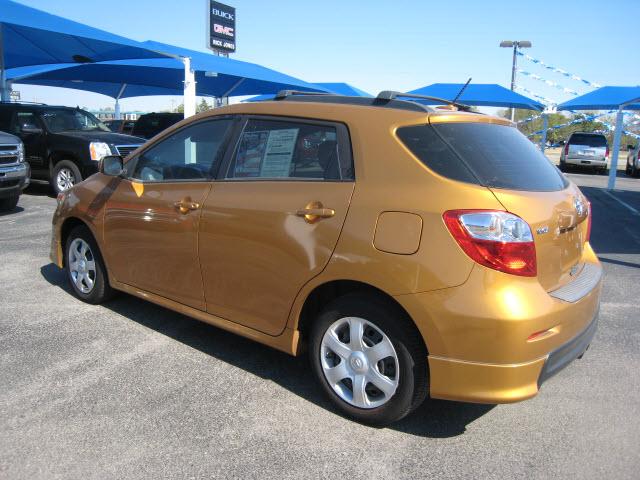 Toyota Matrix 2010 photo 2