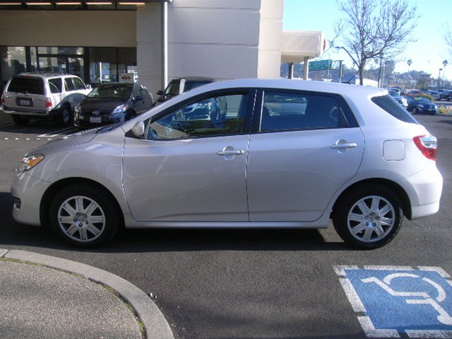 Toyota Matrix 2012 photo 1