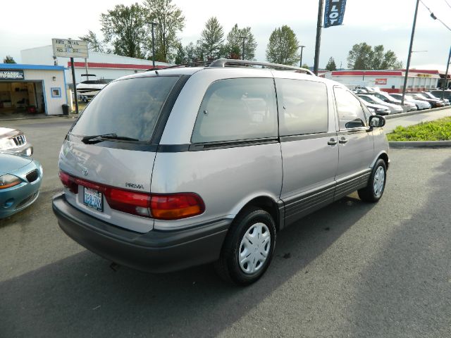 Toyota Previa 1997 photo 2