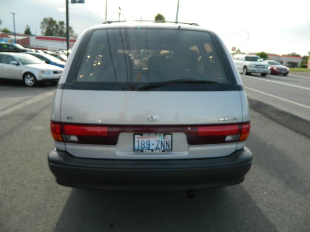 Toyota Previa 1997 photo 3