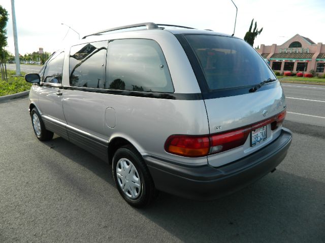 Toyota Previa 1997 photo 4