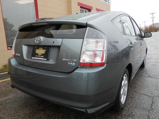 Toyota Prius 2004 photo 2