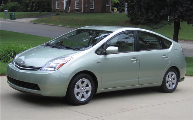 Toyota Prius LTZ 4x4 Nav DVD Sedan