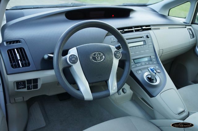 Toyota Prius 2010 photo 2