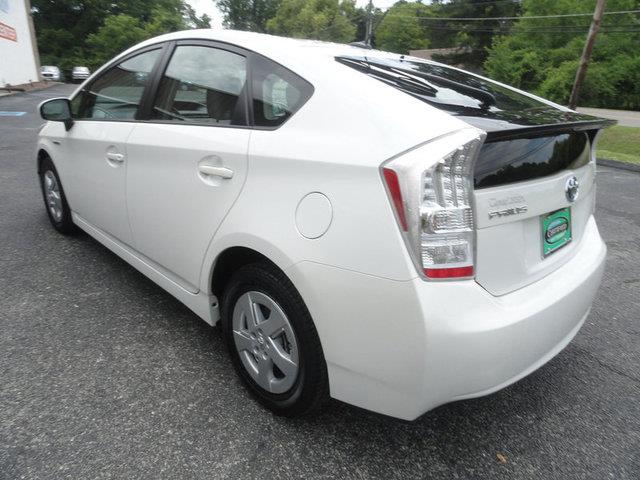 Toyota Prius 4x4 SLT HEMI 1-owner Hatchback