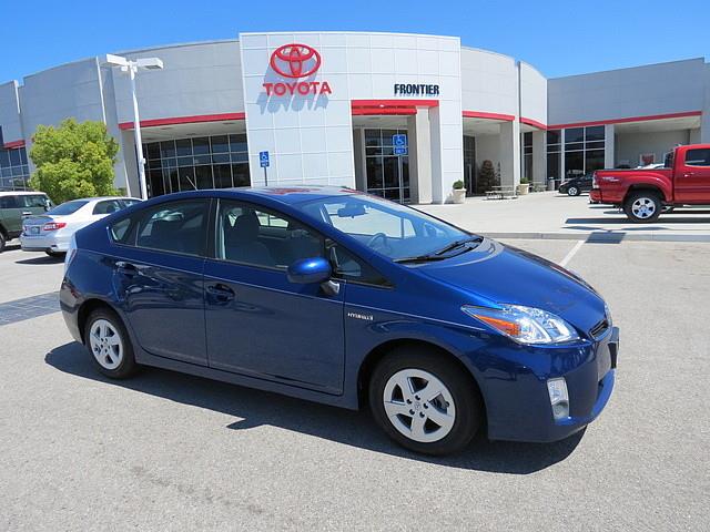 Toyota Prius SLT - MEGA Cab4x4 Hatchback