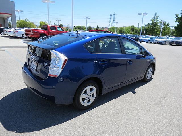 Toyota Prius 2010 photo 2