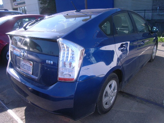 Toyota Prius 2011 photo 2