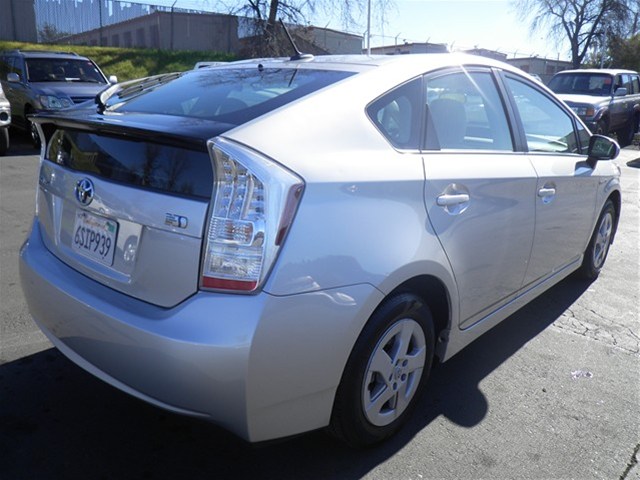 Toyota Prius 2011 photo 3