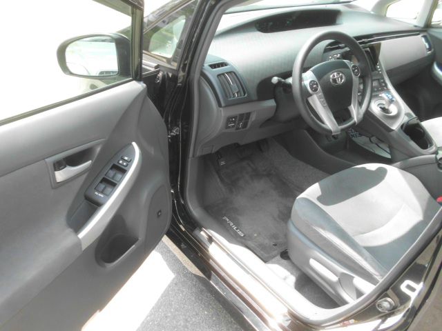 Toyota Prius 2011 photo 2