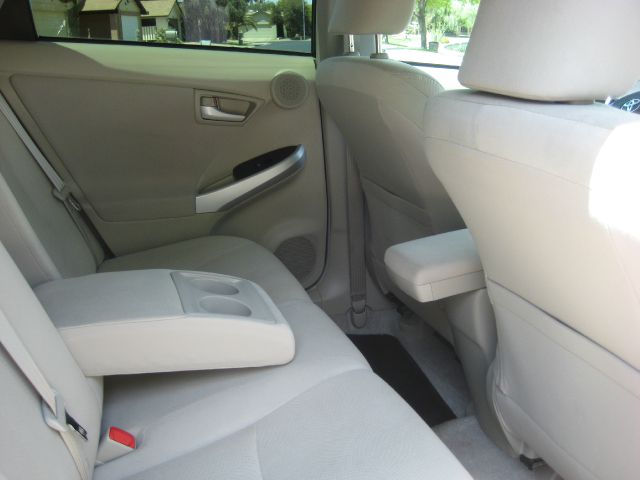 Toyota Prius 2011 photo 2