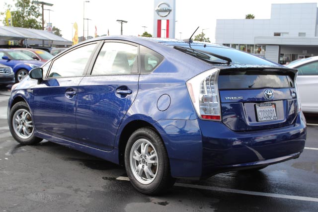 Toyota Prius 2011 photo 2