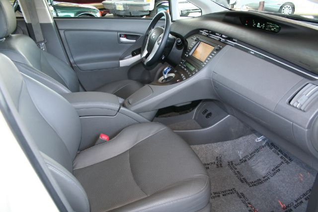 Toyota Prius 2011 photo 2