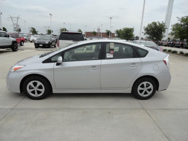 Toyota Prius 2013 photo 2