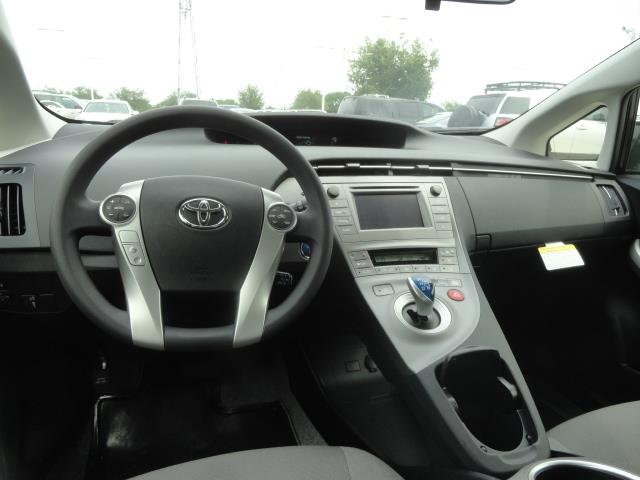 Toyota Prius 2013 photo 6