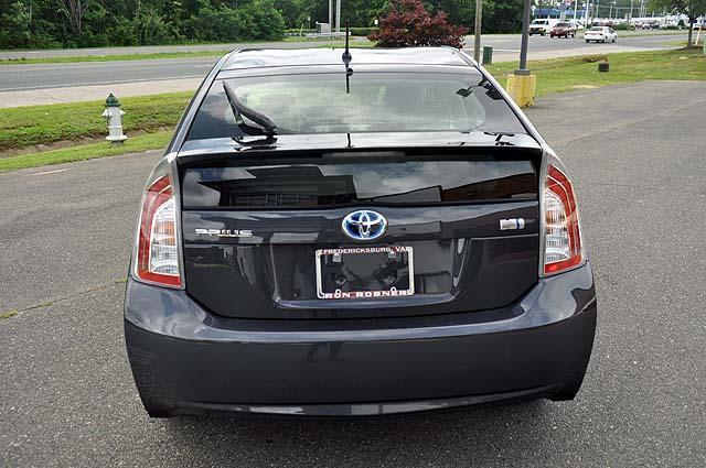 Toyota Prius 2013 photo 2