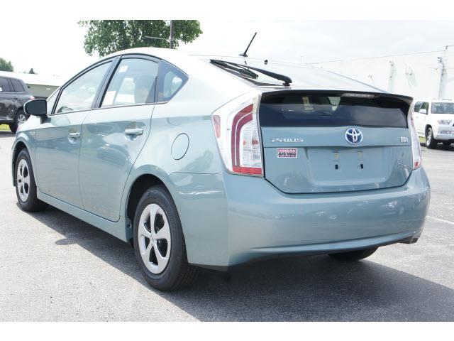 Toyota Prius 2013 photo 2