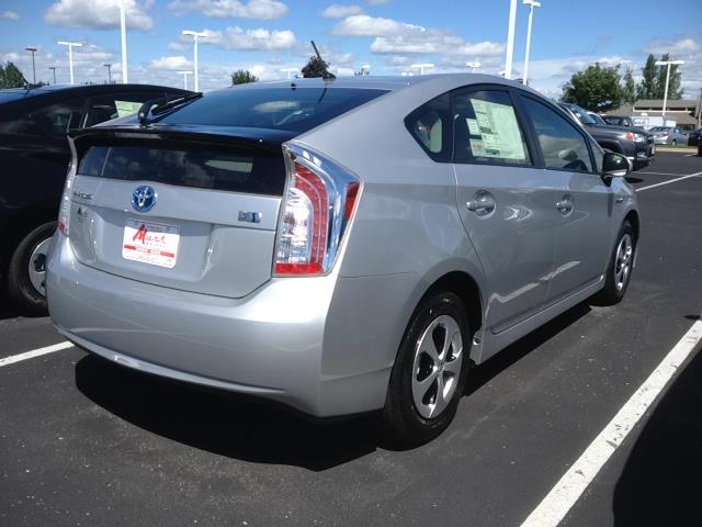 Toyota Prius 2013 photo 2