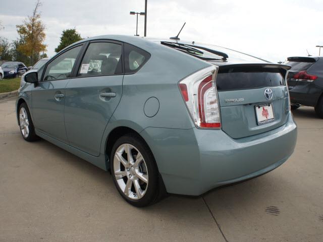 Toyota Prius 2013 photo 1