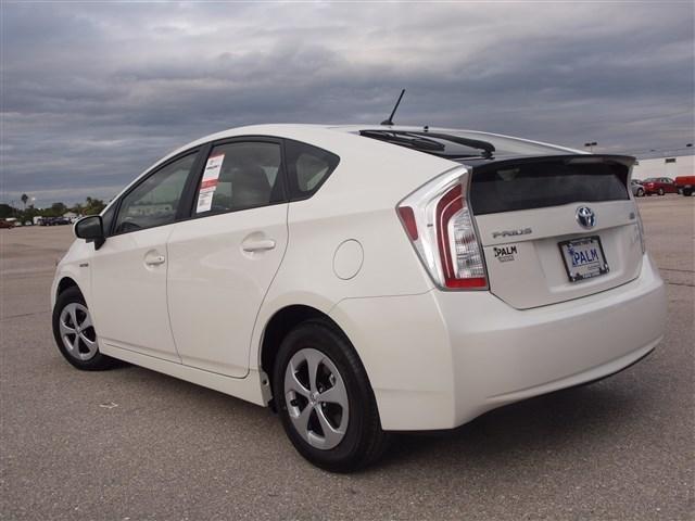 Toyota Prius 2013 photo 2