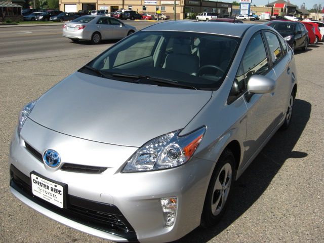 Toyota Prius 2013 photo 2