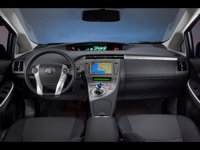 Toyota Prius Plug-in 2013 photo 3