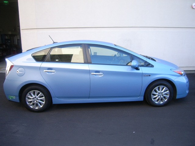 Toyota Prius Plug-in 2012 photo 1