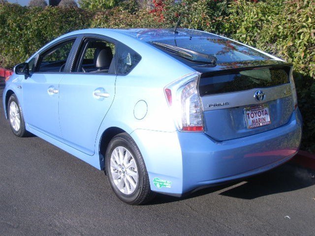 Toyota Prius Plug-in 2012 photo 2