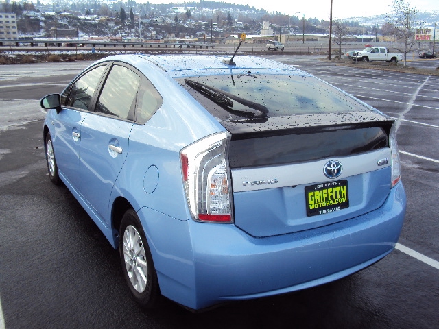 Toyota Prius Plug-in 2012 photo 2