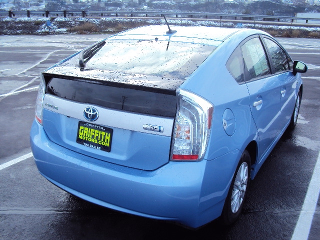 Toyota Prius Plug-in 2012 photo 4