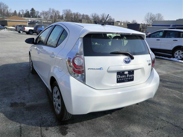 Toyota Prius c 2012 photo 2