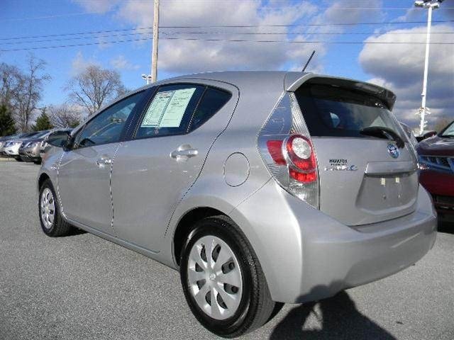 Toyota Prius c 2012 photo 1