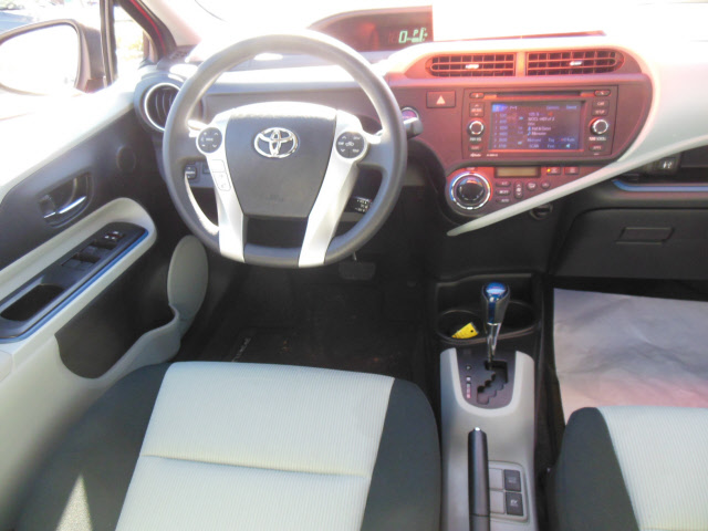 Toyota Prius c 2012 photo 1