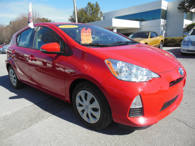 Toyota Prius c 2012 photo 3