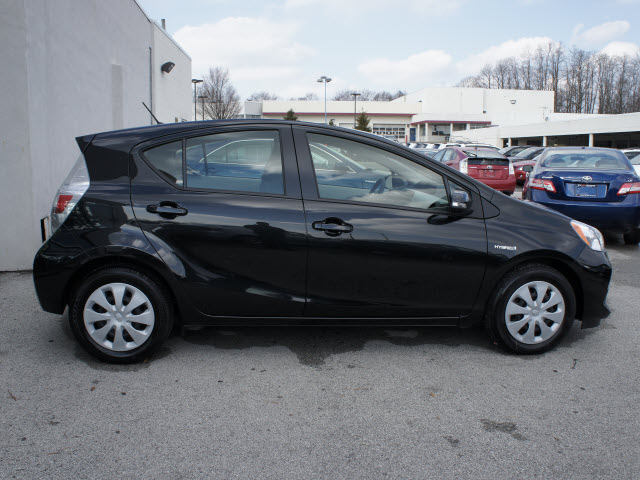 Toyota Prius c 2012 photo 3