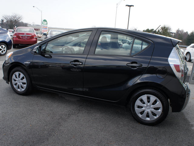 Toyota Prius c 2012 photo 4