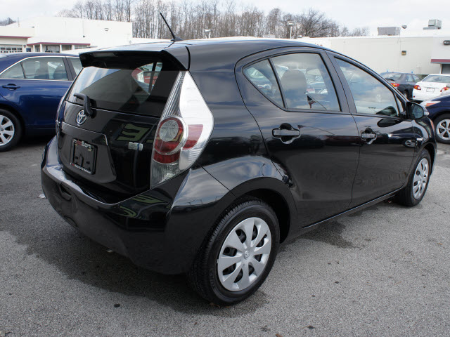 Toyota Prius c 2012 photo 5