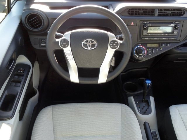 Toyota Prius c 2012 photo 1