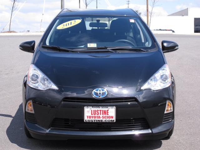 Toyota Prius c 2012 photo 3